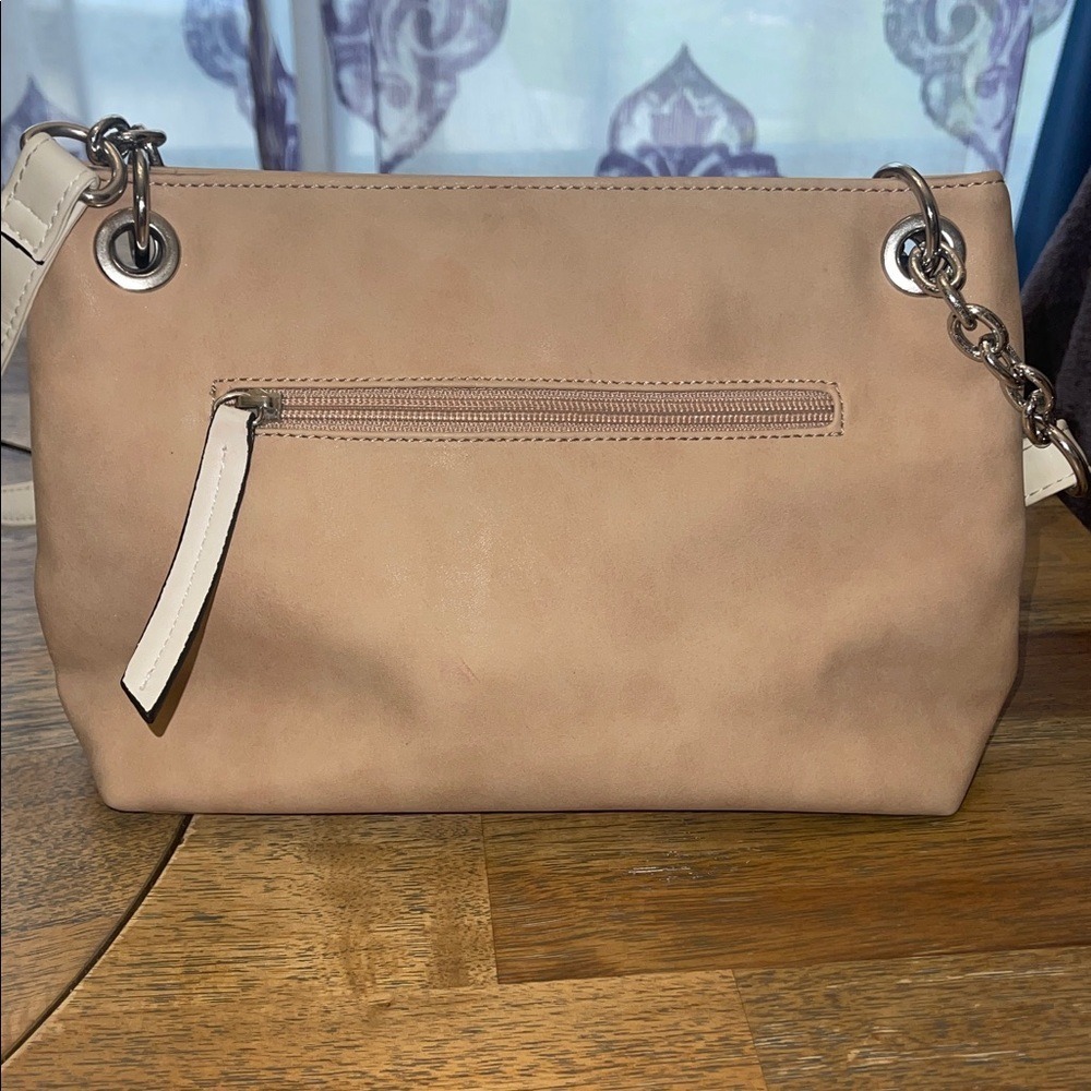 Nicole Miller New York Beige White Shoulder Bag Silver Chain Logo Charm - Picture 3 of 9